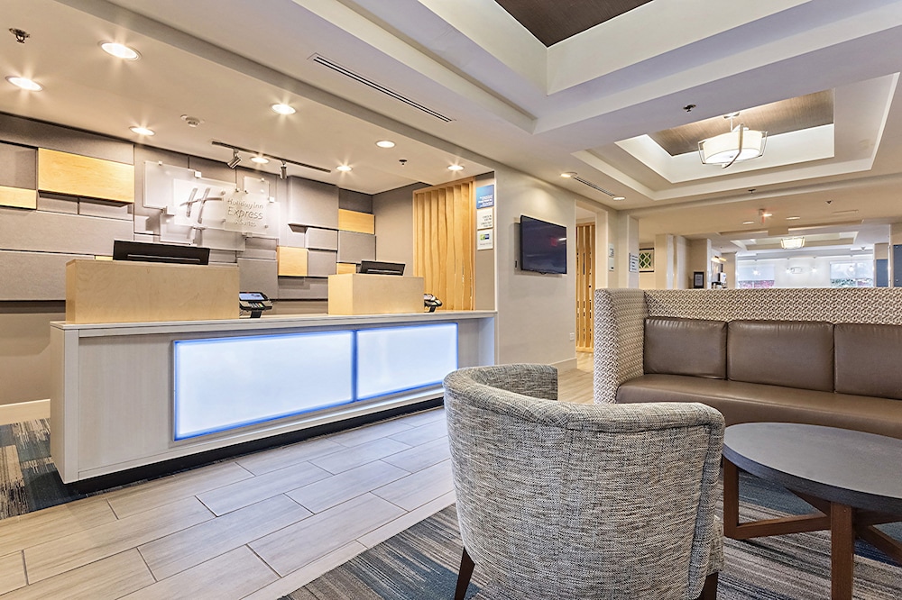 Holiday Inn Express Hotel And Suites Lake Zurich Barrington 5/45