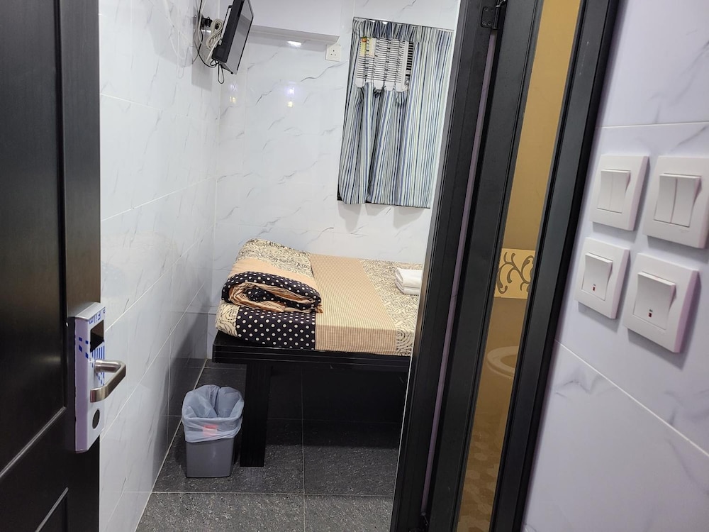 Hostel 16 44/46