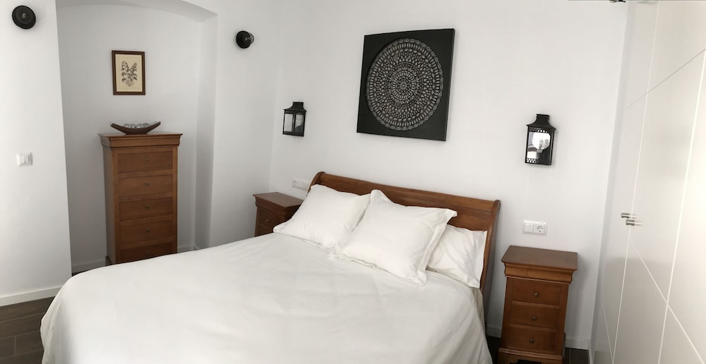 3 BEDROOMS, DELUXE, PENTHOUSE