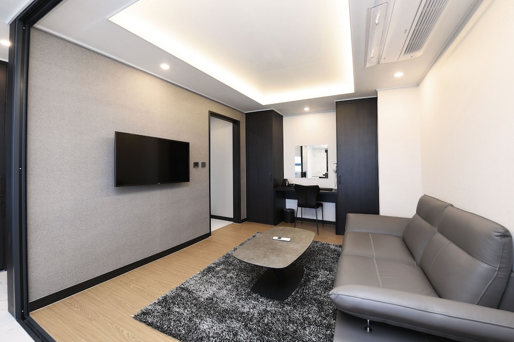 Utop Marina Hotel and Resort 32/50