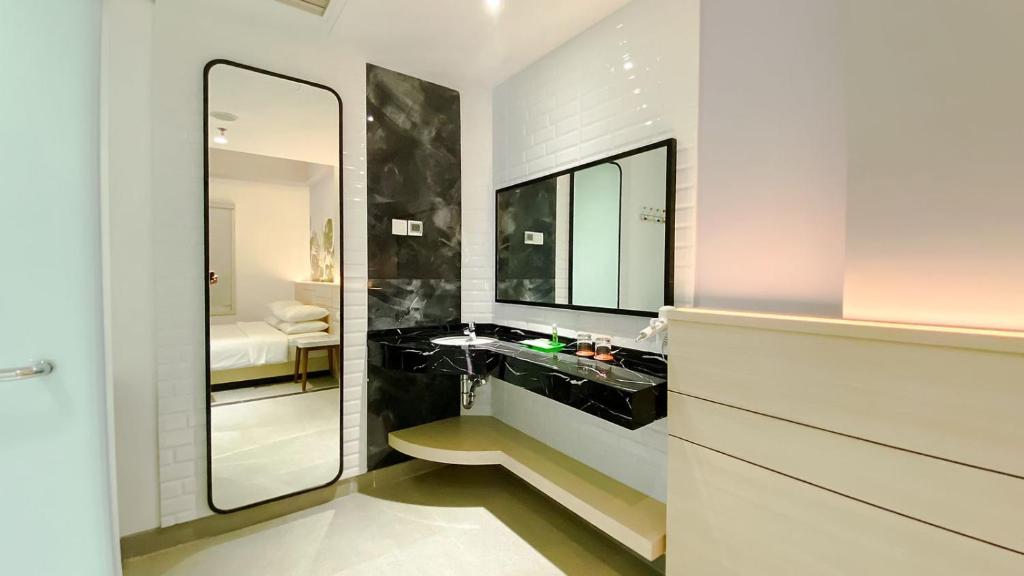 Pop Hotel Solo 27/30