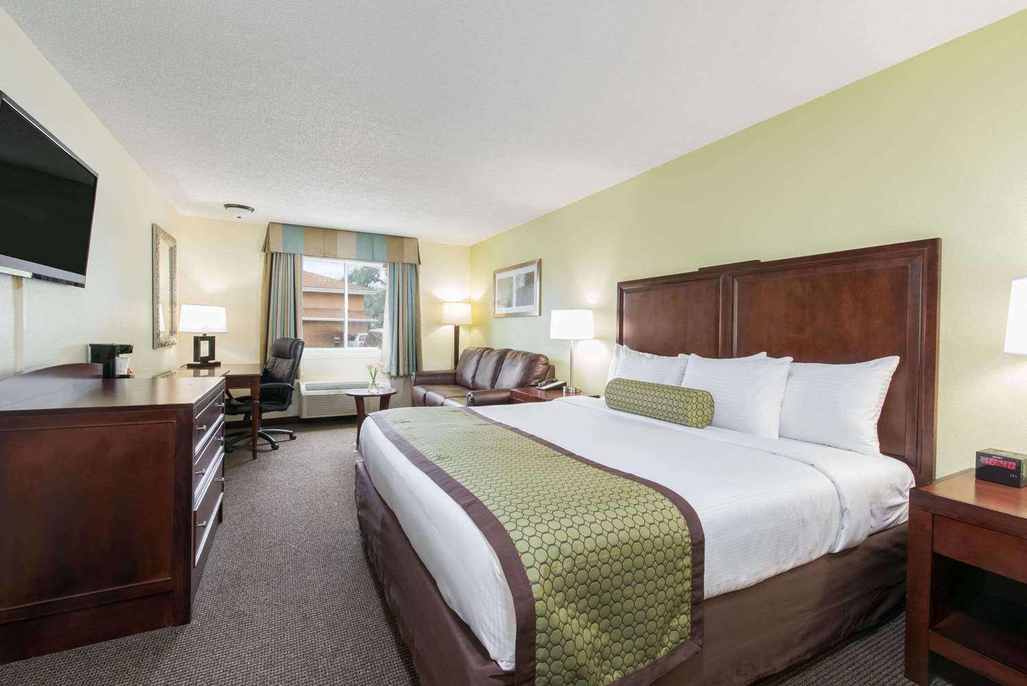 Baymont By Wyndham Pierre 5/17