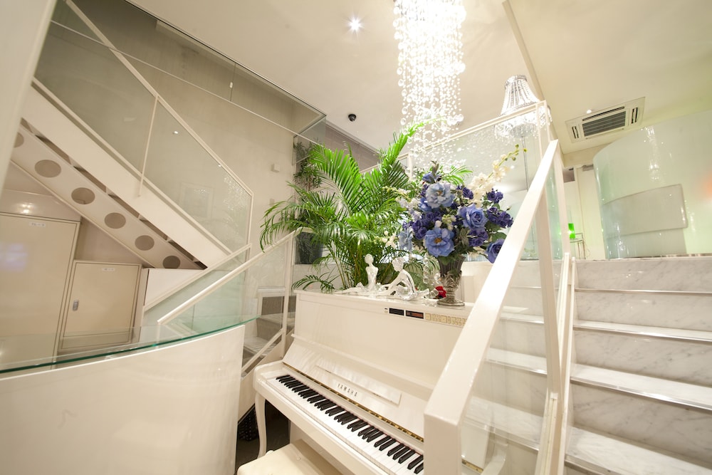 V Hotel - Adults Only 4/50