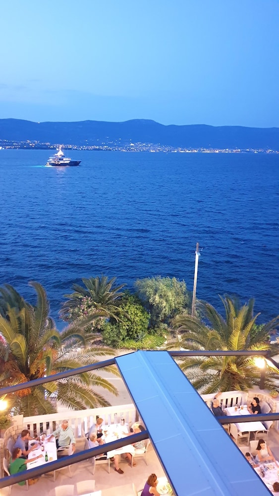 Hotel Vila Tina 45/50