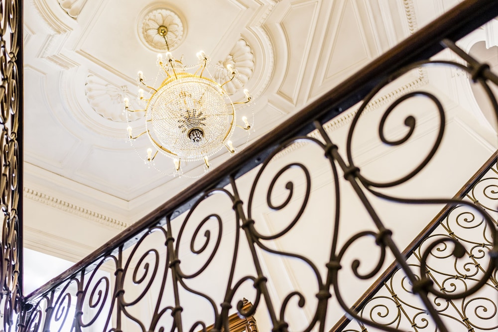GRAND HOTEL BELLEVUE 6/50