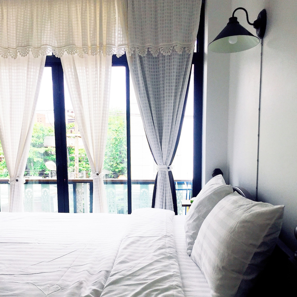 STANDARD, KING BED