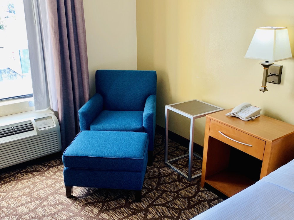 Best Western Plus Richmond Hill Inn 33/53