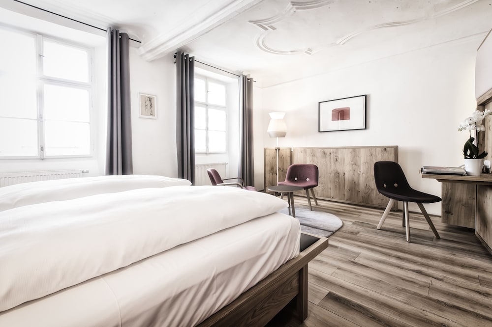 Arthotel Blaue Gans 12/76