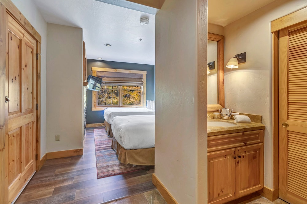 Mountain Lodge Telluride 23/73