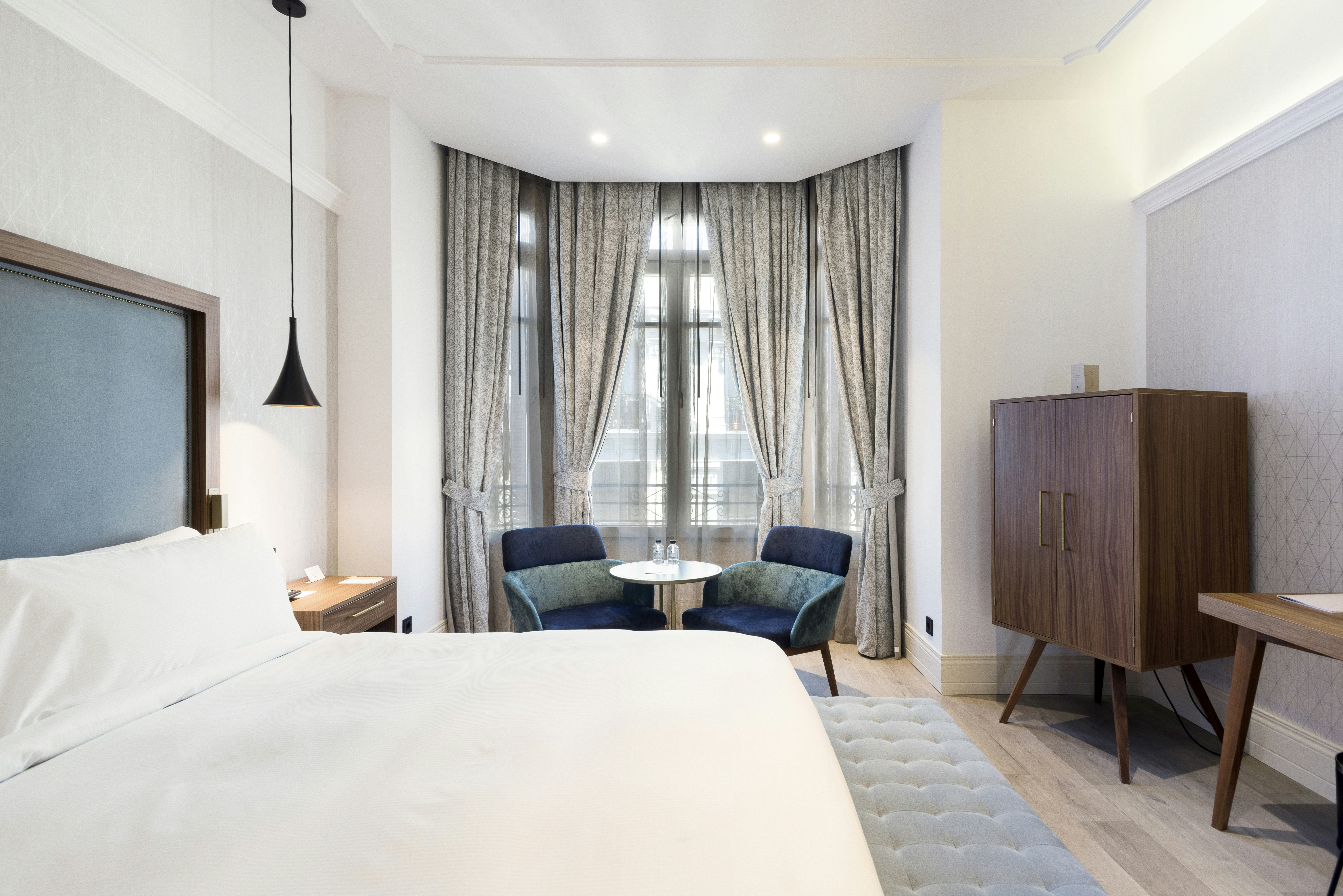 SUPERIOR, KING BED
