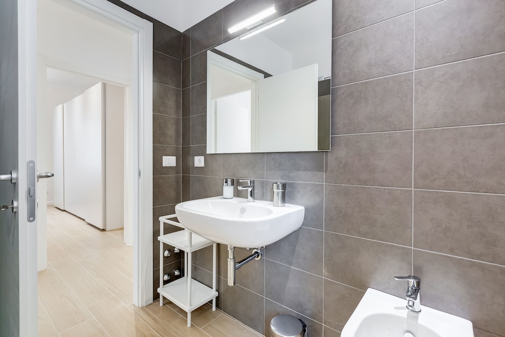 Lovely 3 rooms apartment close Trastevere Station 20/25