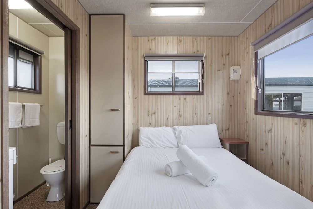 Economy, Studio, Cabin