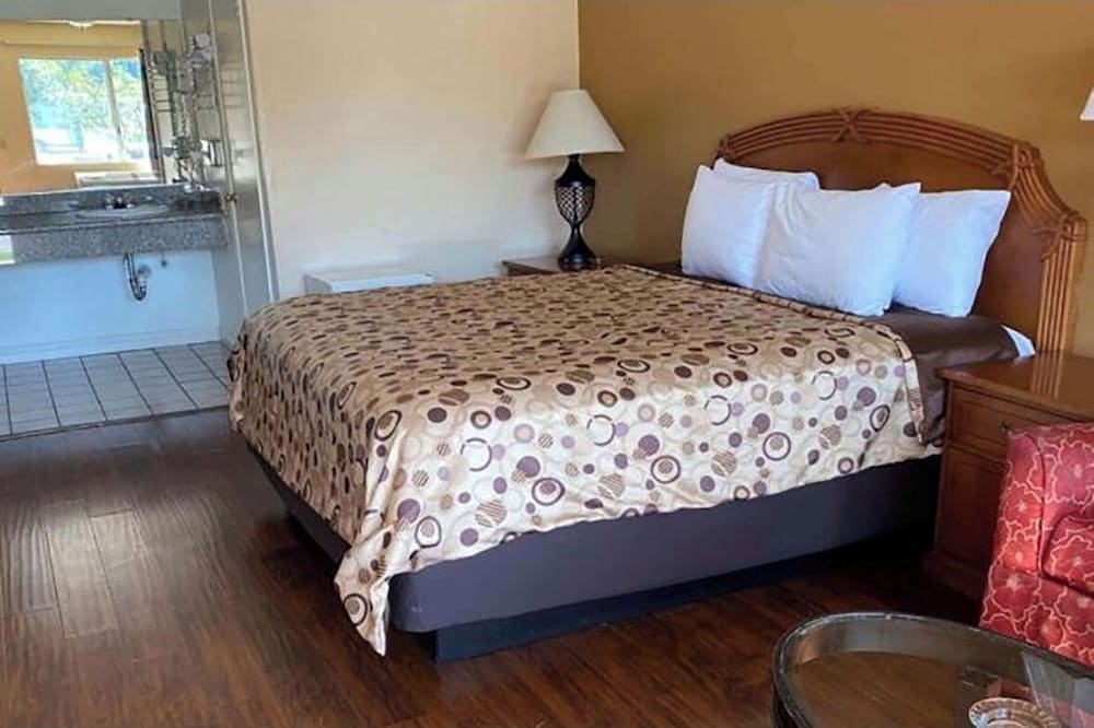 Casa Blanca Hotel & Suites Azusa 24/37
