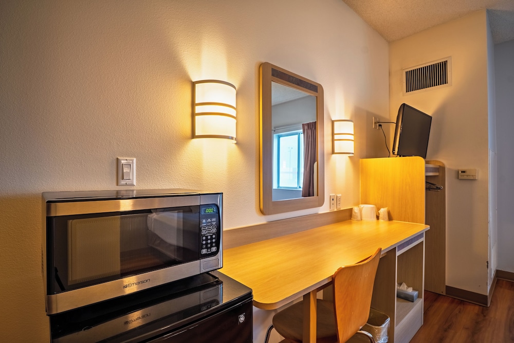 Motel6 Sidney, NE 35/60
