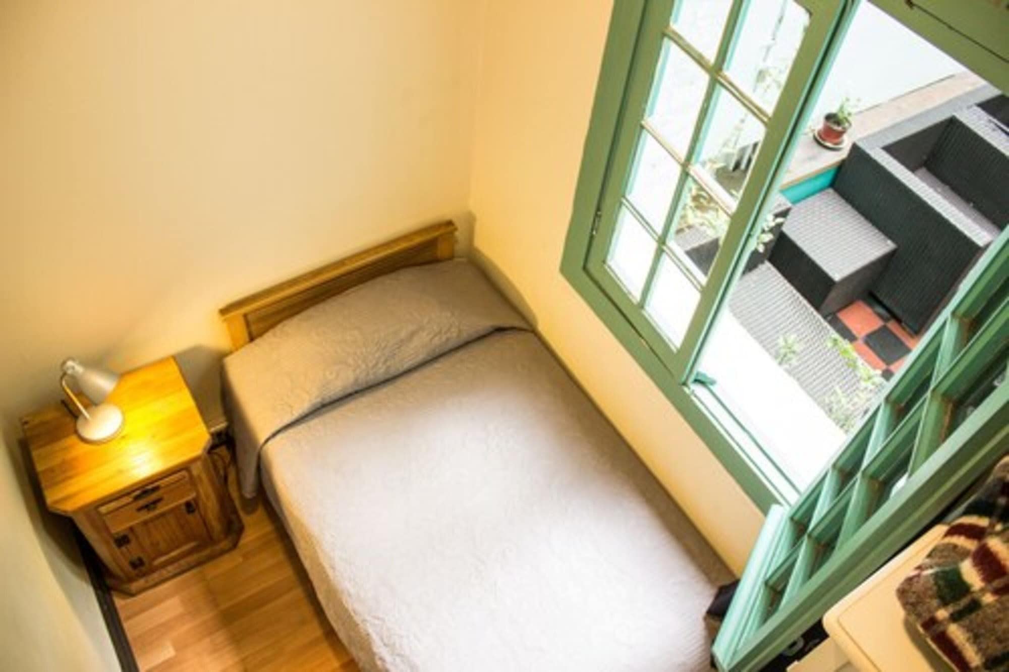 ROOM, SINGLE, SHARED BATHROOM, SMALL