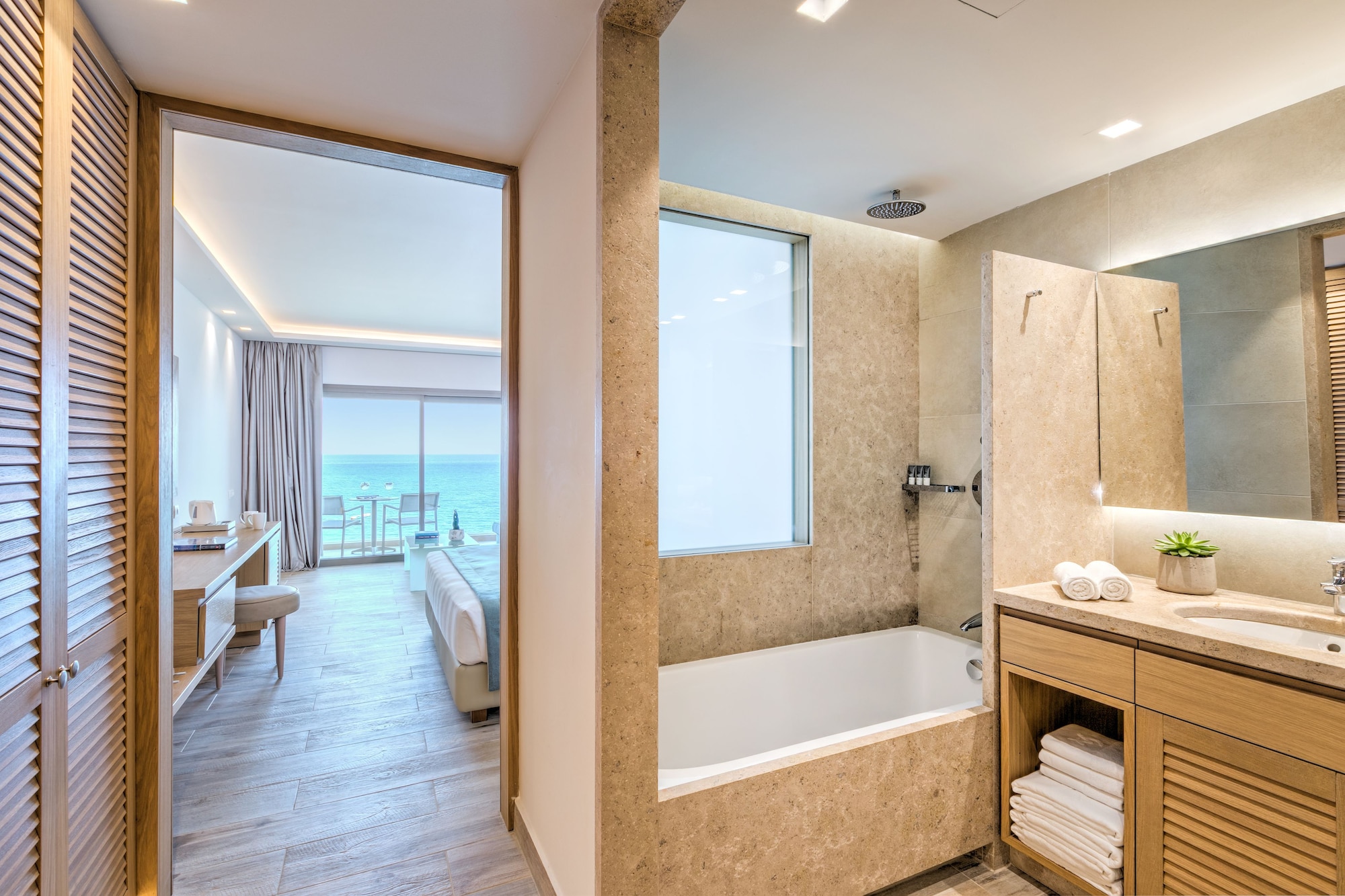 غرفة جونيور بسرير مزدوج بإطلالة على البحر مع أريكة، Amada Colossos Resort 2/3
