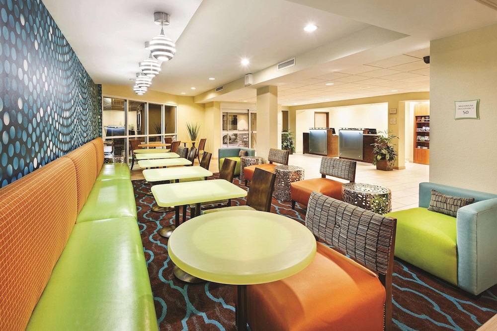 La Quinta Inn & Suites by Wyndham Knoxville Airport 36/47