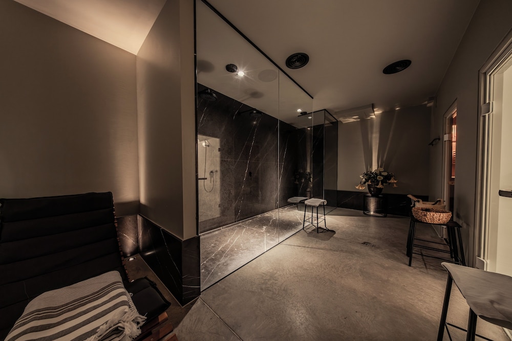 The Suite Hotel 37/59
