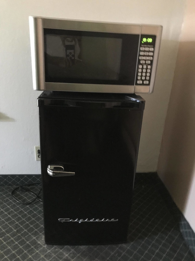 ECONOMY INN BARSTOW 38/57