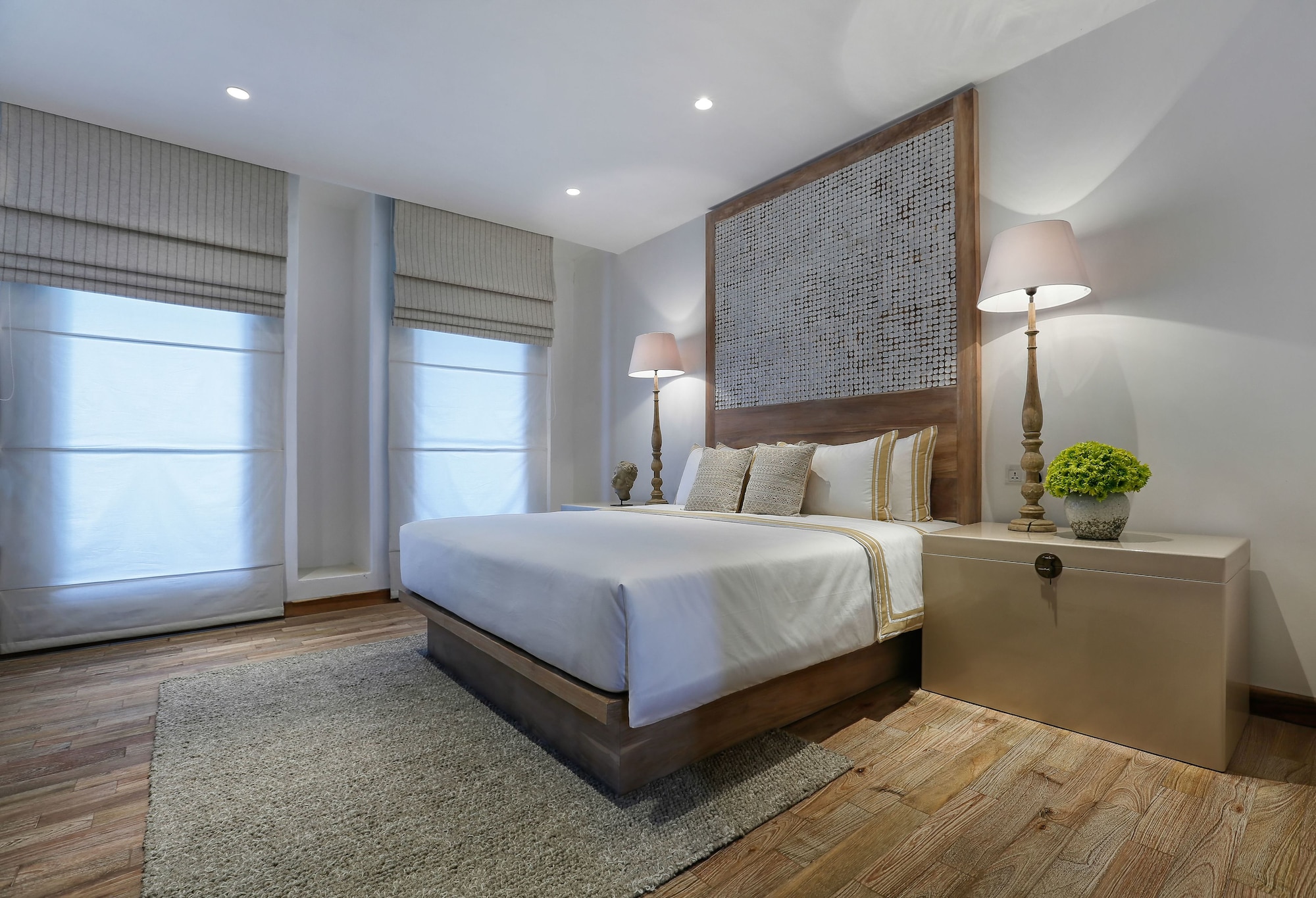 ROOM 1, DELUXE