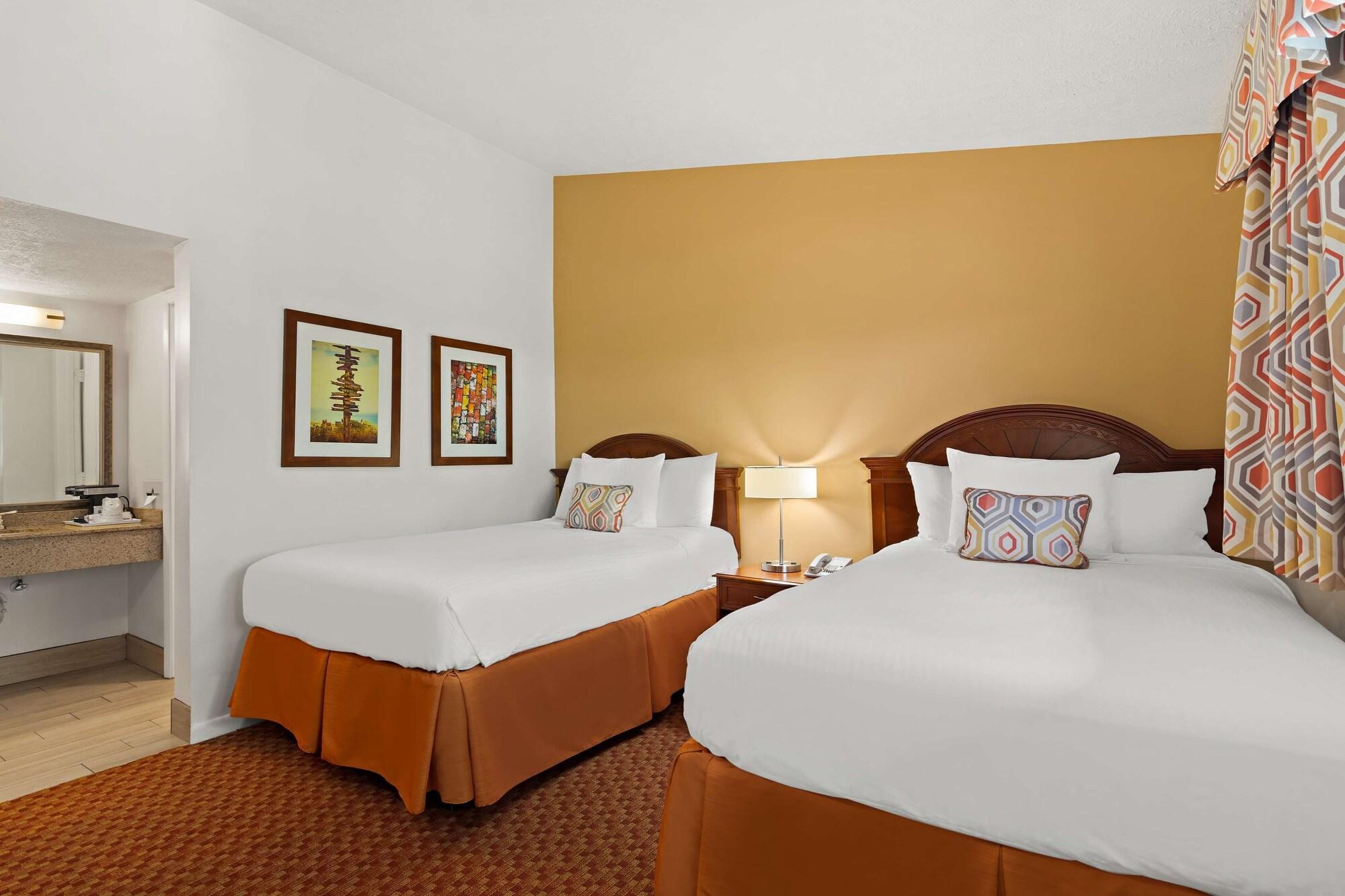 Suite, Multiple Beds, Sofa, Smoking
