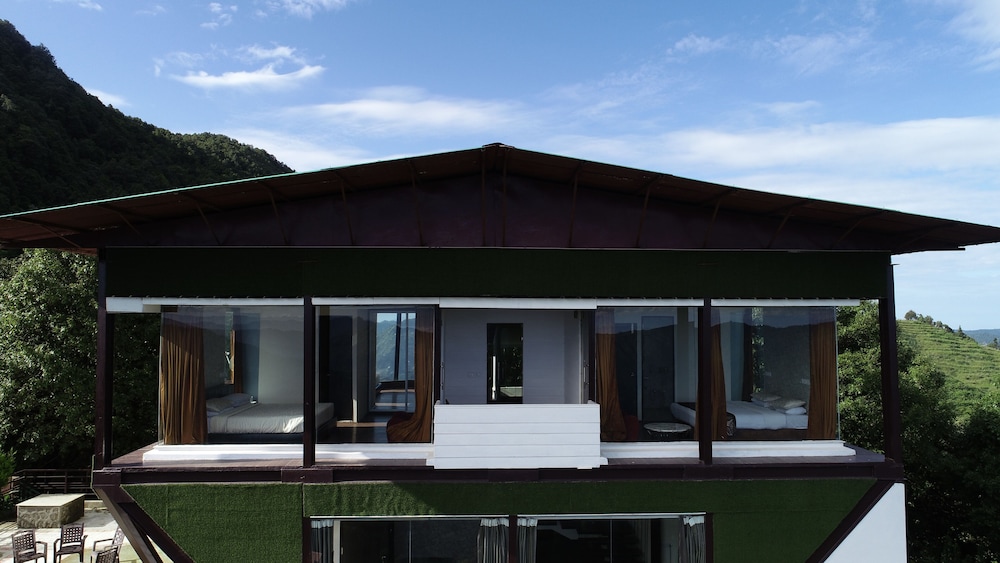 Aamari Resorts 5/51