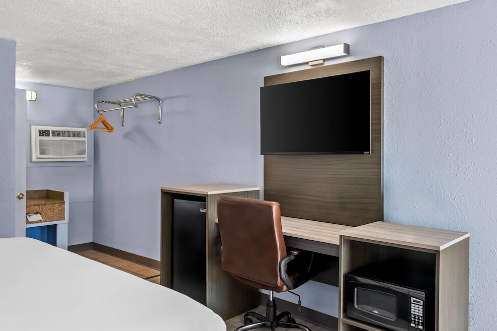 Travelodge by Wyndham Las Vegas NM 24/35