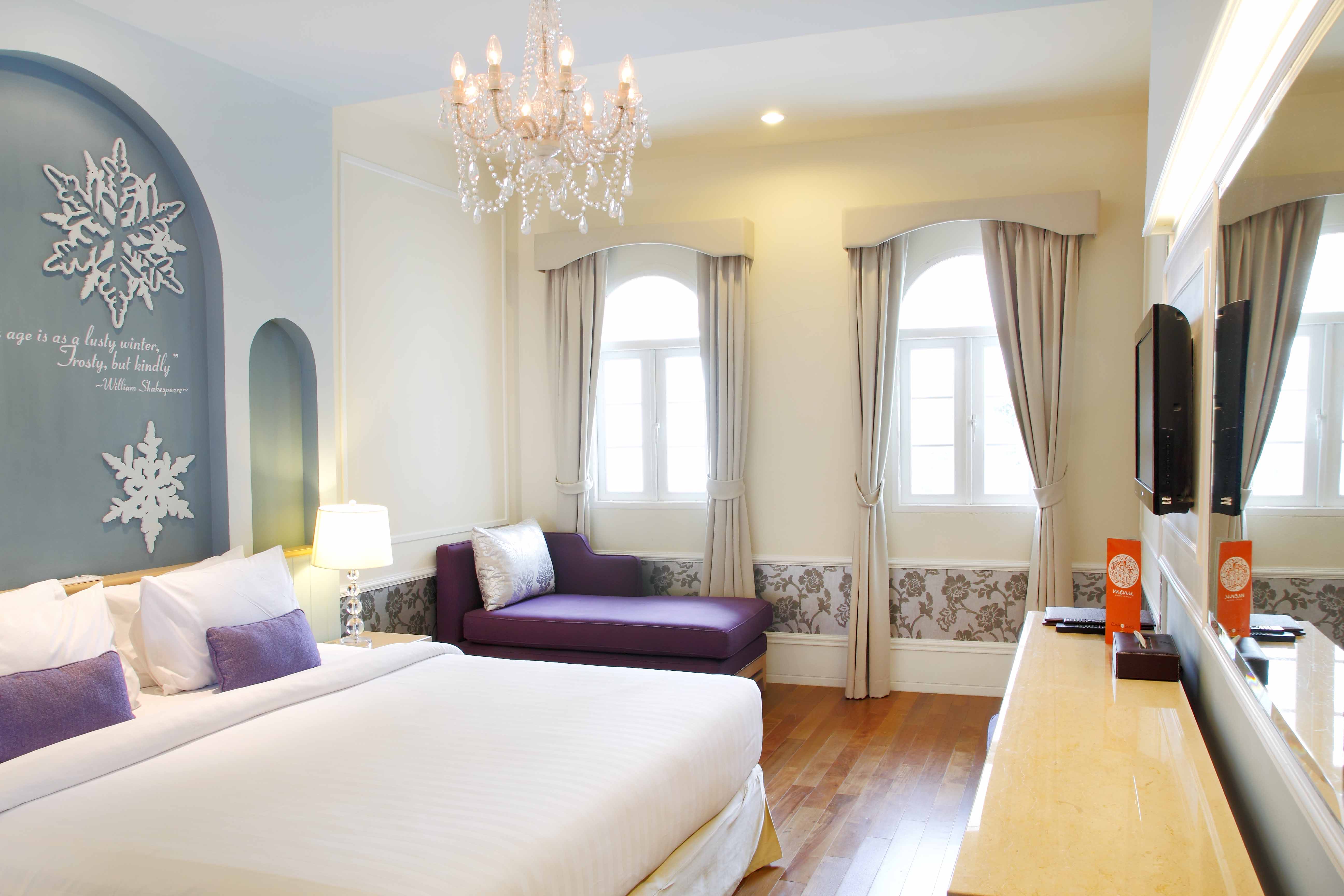 DELUXE, DOUBLE BED