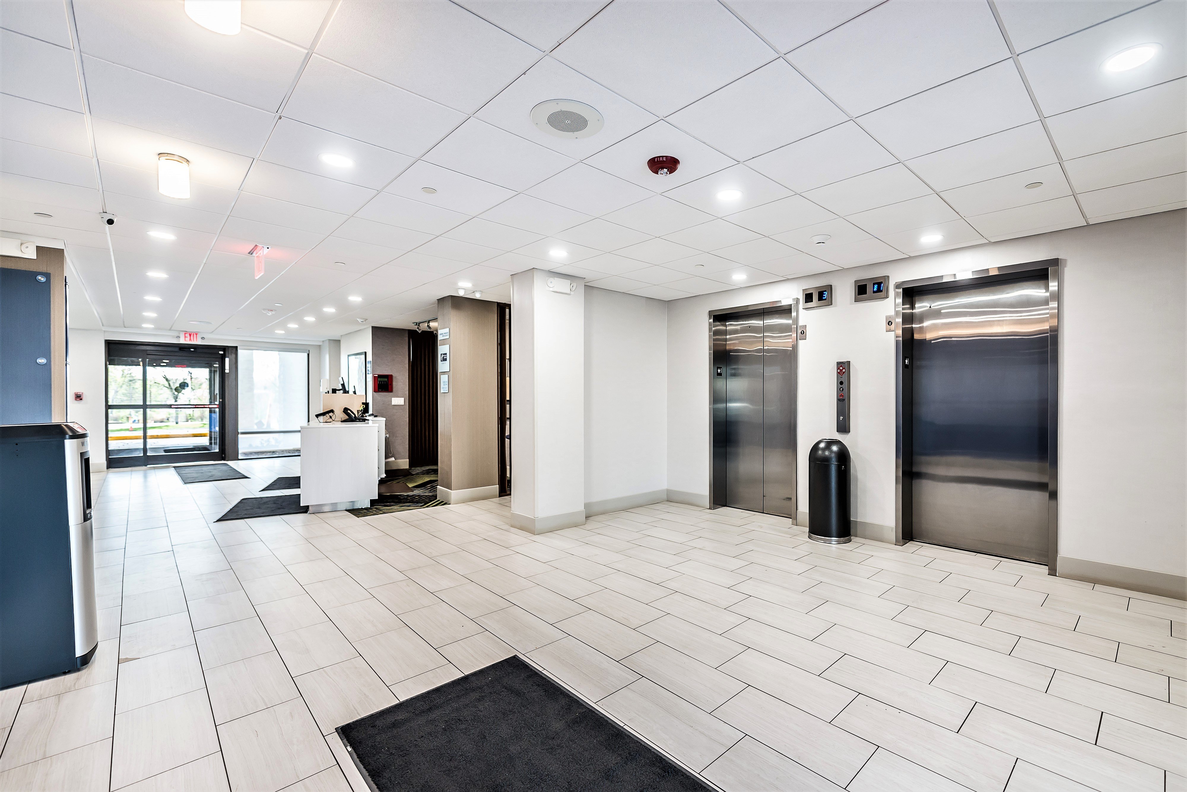 Holiday Inn Express Flint-Campus Area 11/65