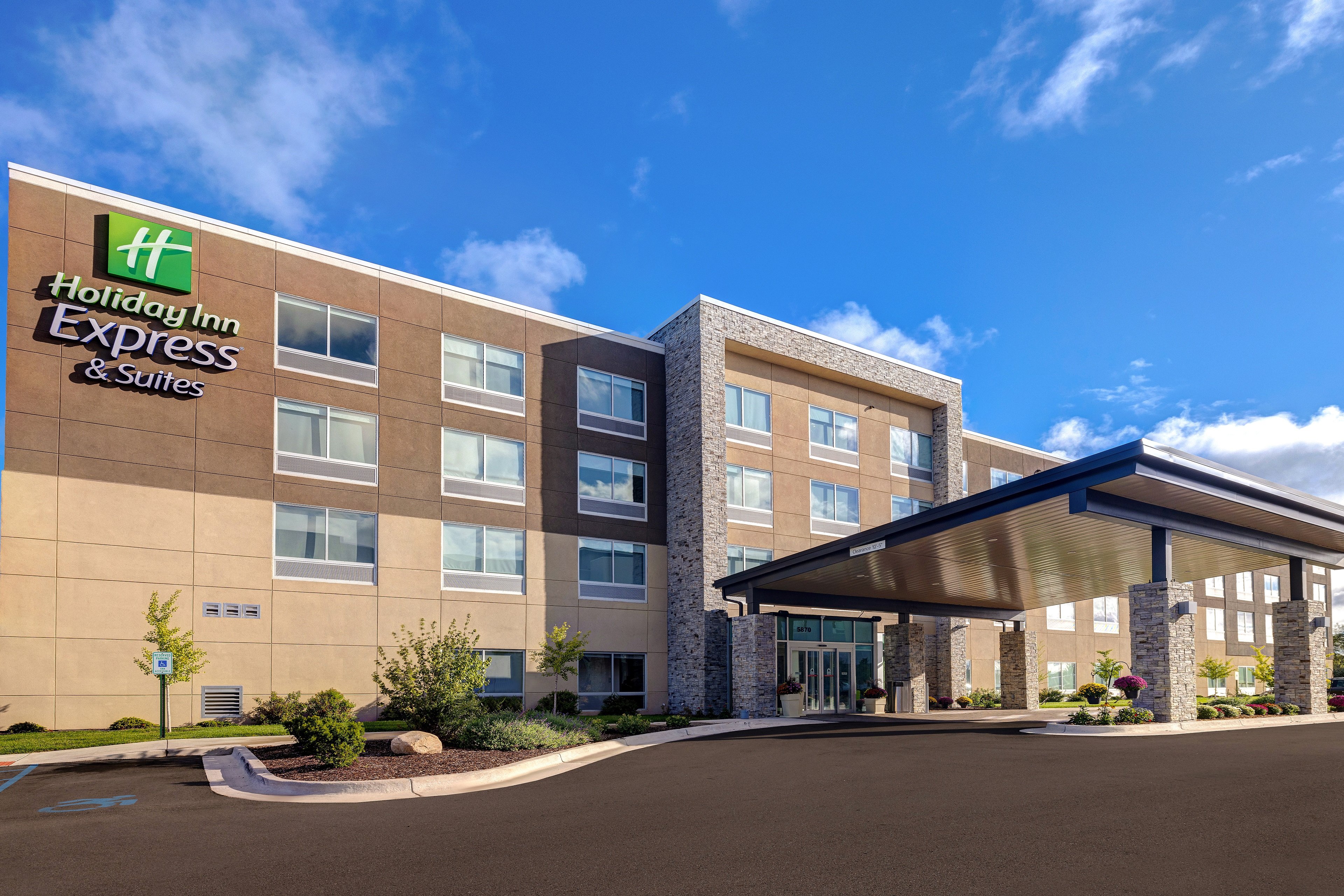 Holiday Inn Express and Suites Brighton 59/60