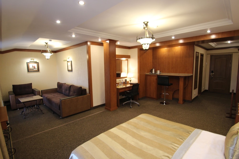 Uyut Hotel 61/69