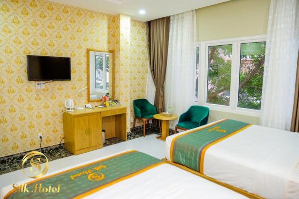 RedDoorz Plus near Tan Son Nhat airport 2 39/50