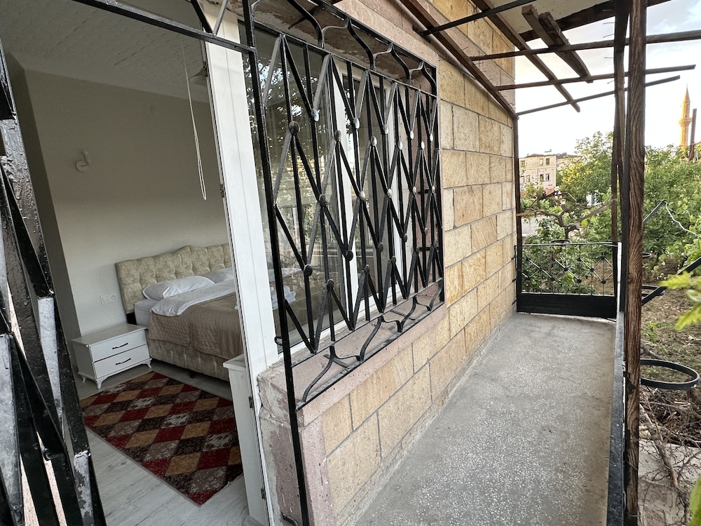 Family Cave Suites Hotel 2/50