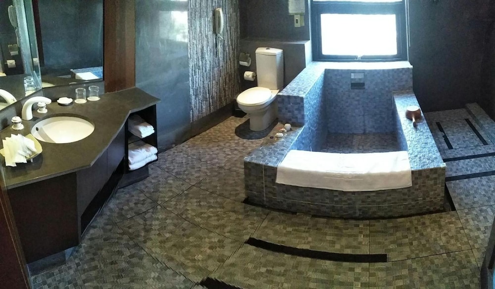 The Loft Seaside Suites 72/72