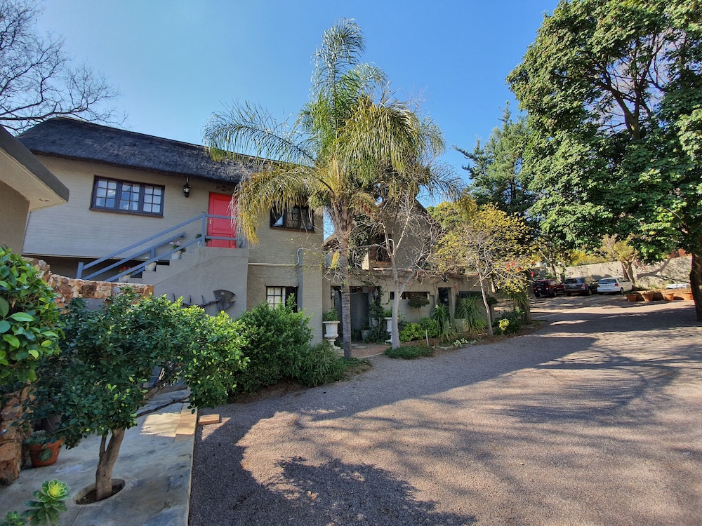 Waterhouse Guest Lodges 202 Lawley Street 32/50