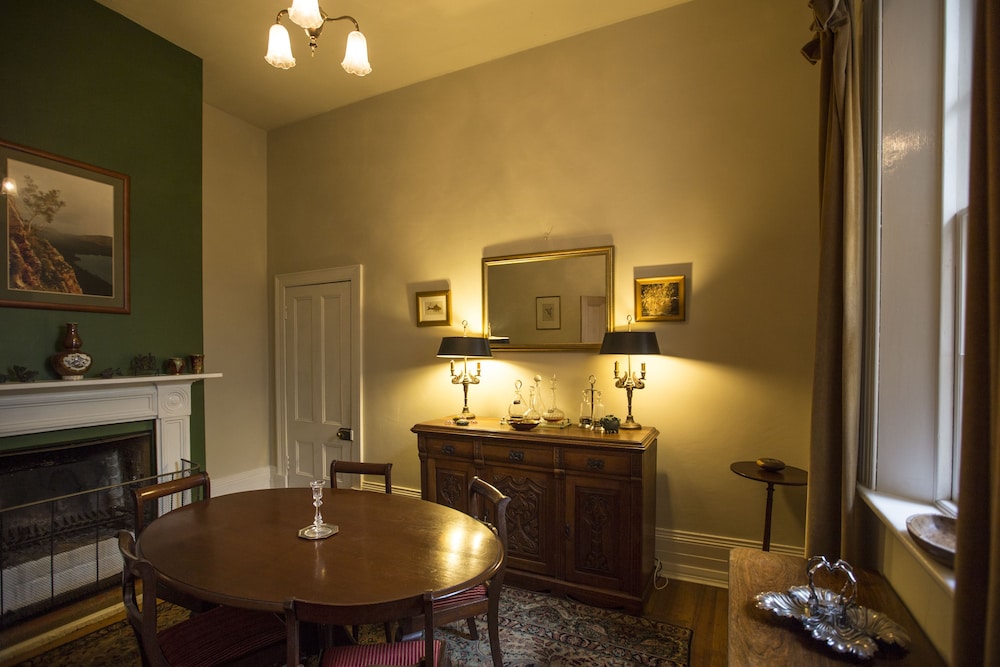 THE RACECOURSE INN 32/50
