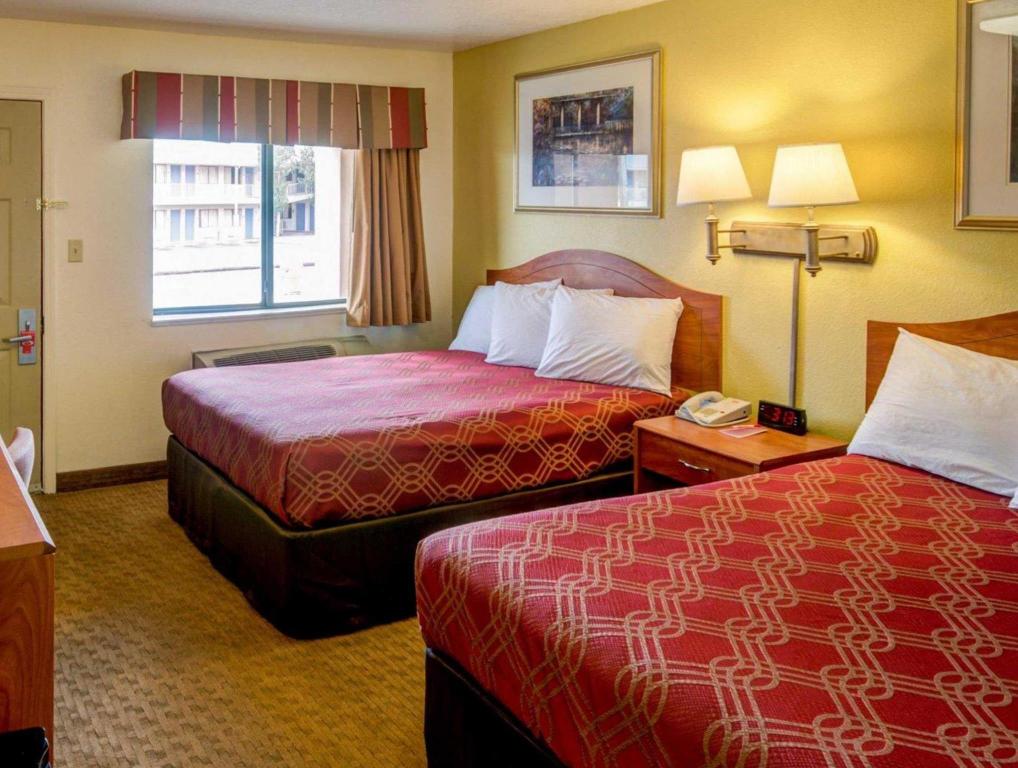 SENIOR, 2 DOUBLE BEDS