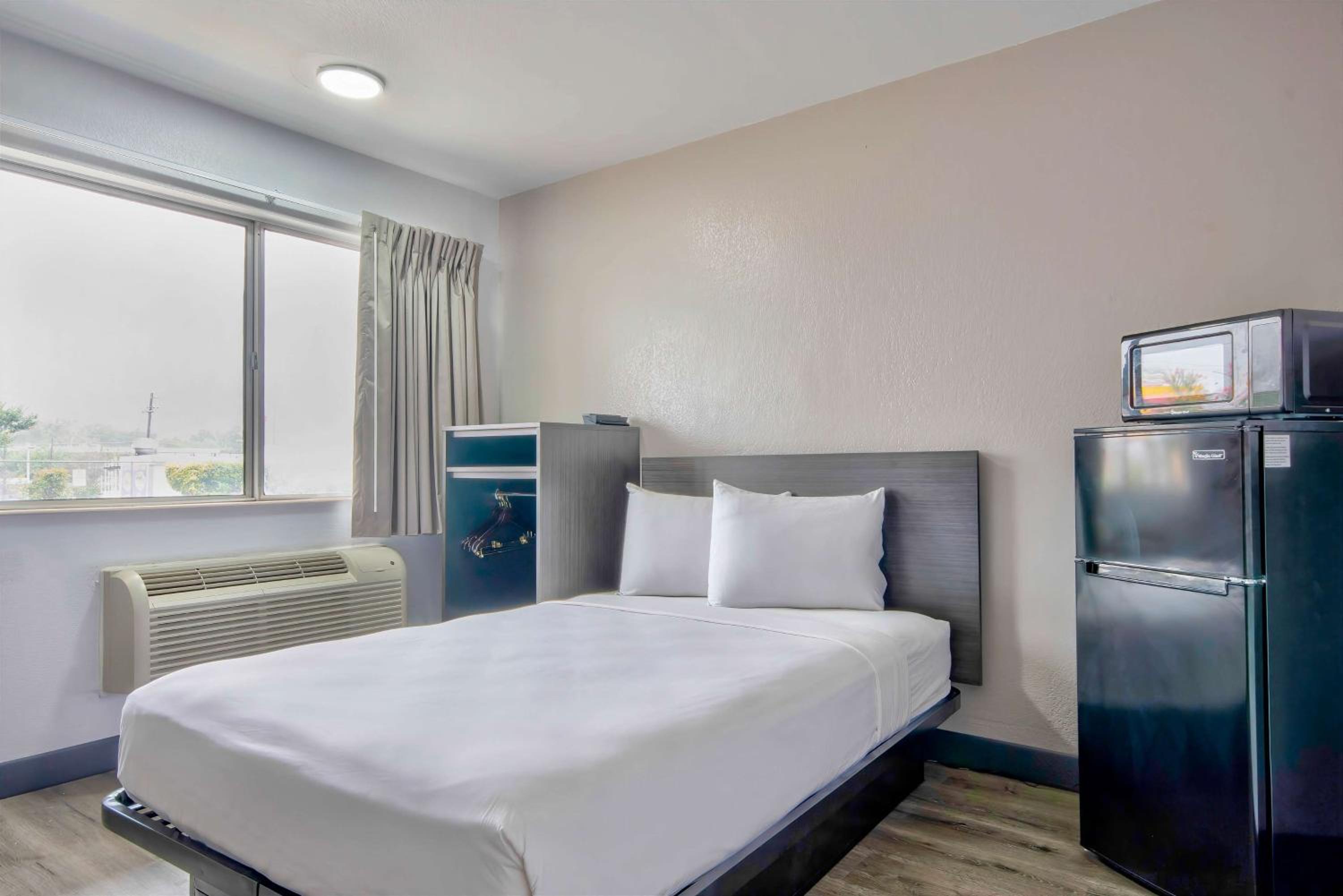 غرفة بسرير مزدوج لذوي الإعاقة، Motel6 Austin, TX - North 4/5