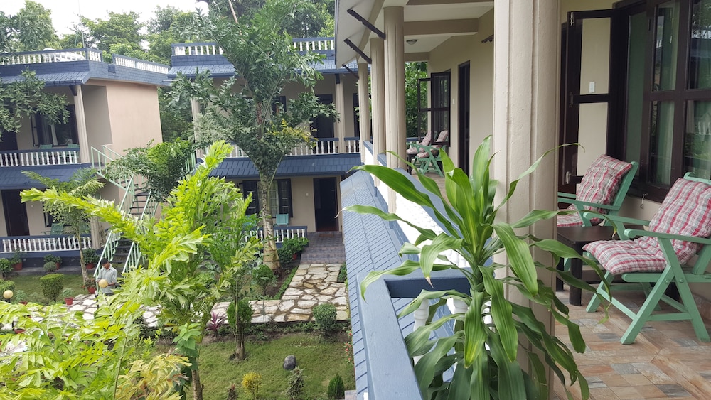 Chitwan Village Resort 38/39
