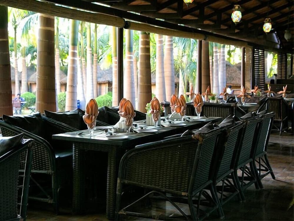 Hotel Hampi International 28/36