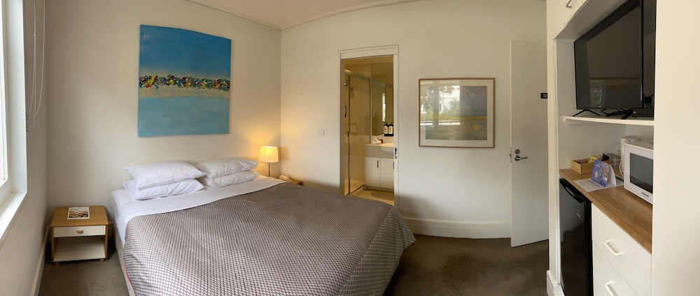PORTSEA VILLAGE RESORT 18/69