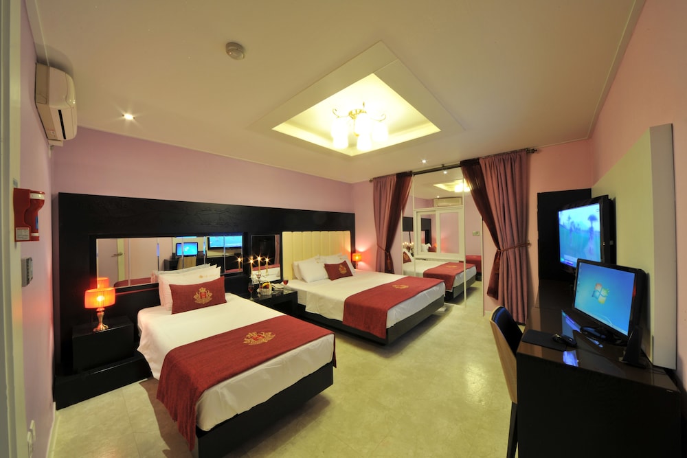 S Hotel 13/33