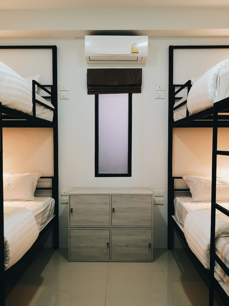 Private, Mixed Dorm, 2 Bunk Beds