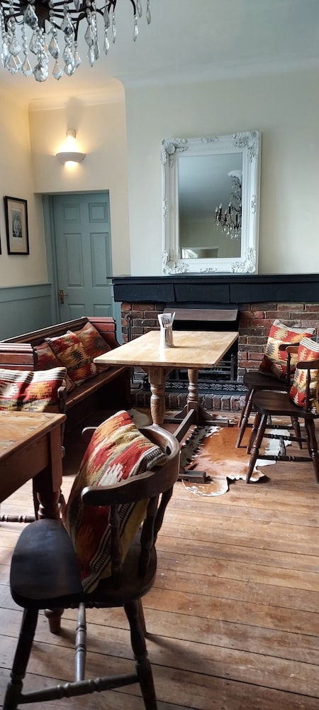 The Cricketers Inn 38/42