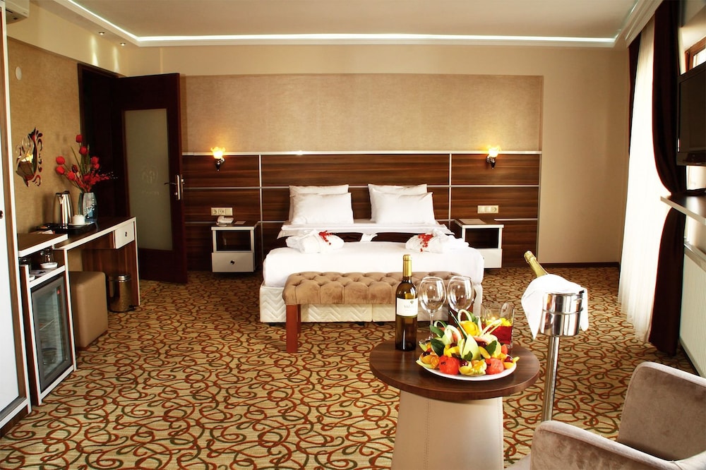 Perama Hotel 5/23