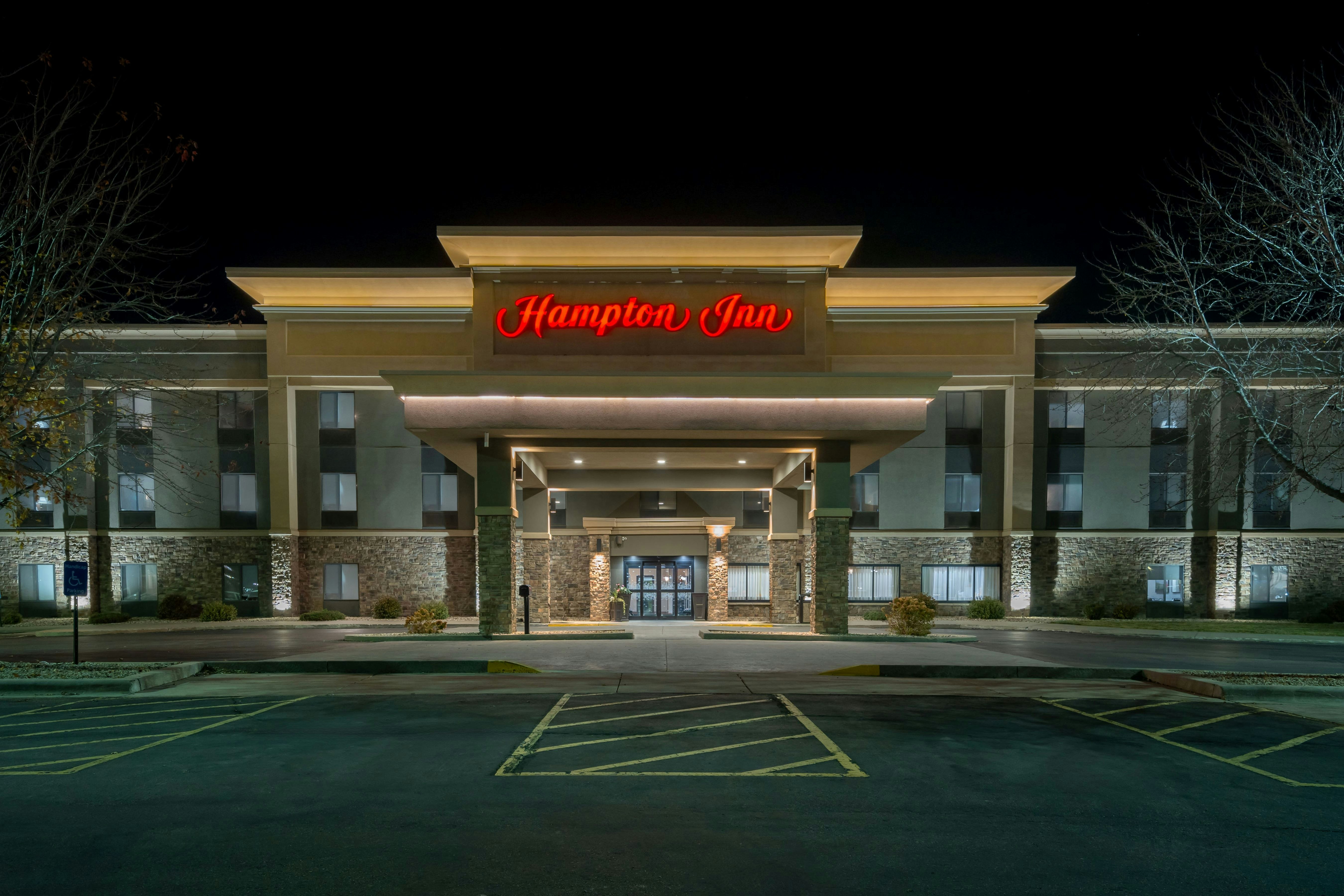HAMPTON INN MITCHELL 4/38