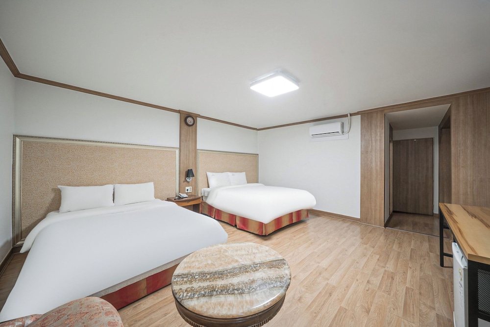 Olympic Hotel 18/49
