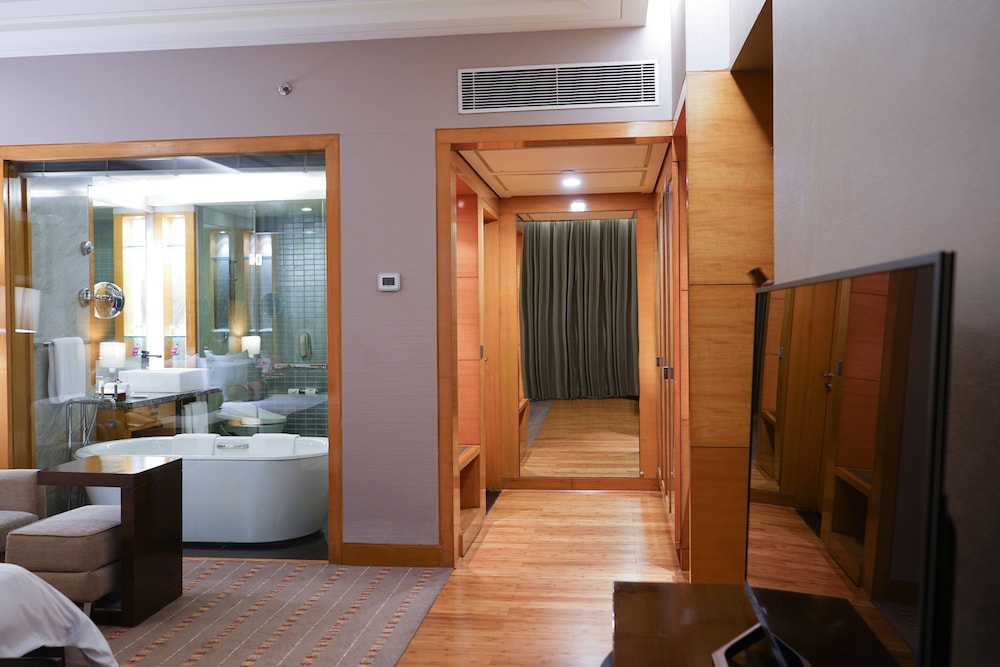 Crowne Plaza Gurgaon 53/82