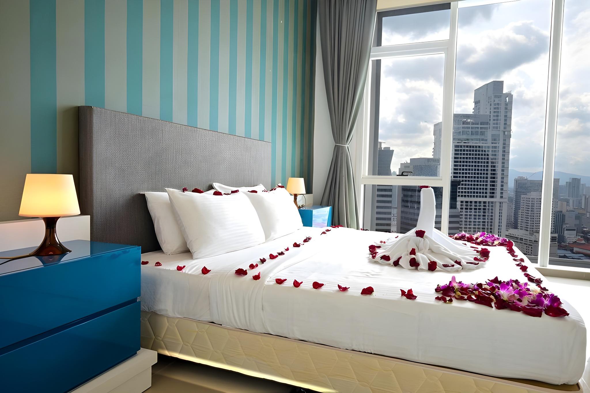 Luxury, Suite, Twin Towers View, High Floor