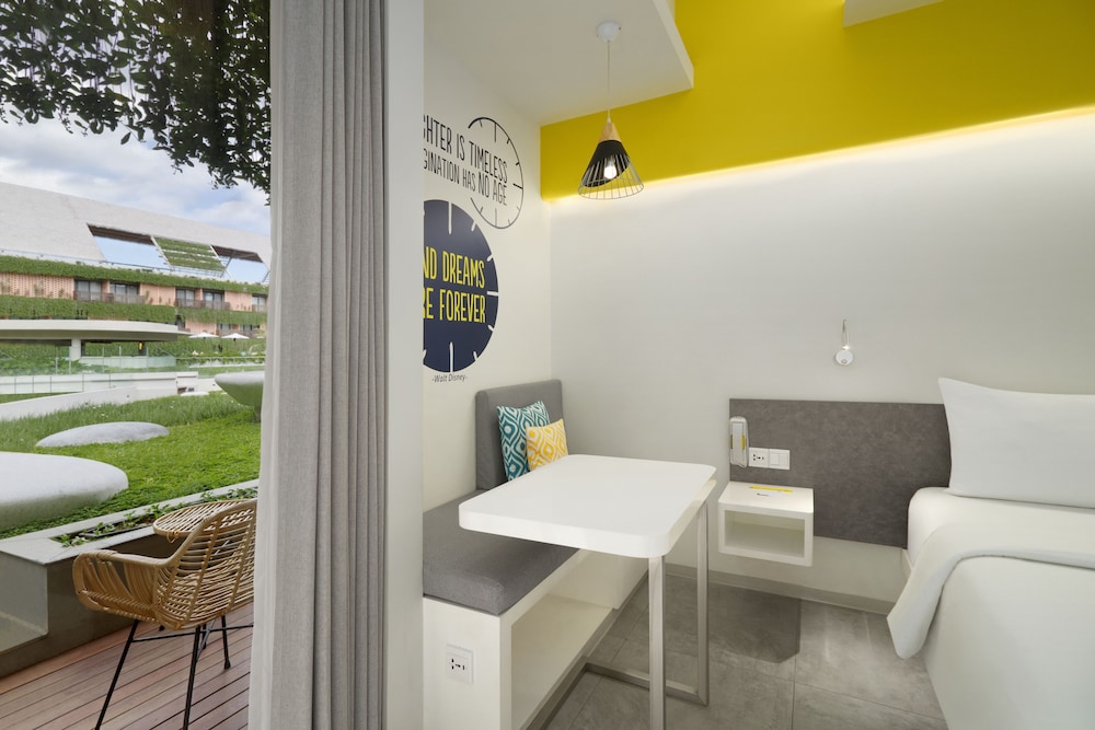 Yello Kuta Beachwalk Bali 49/50